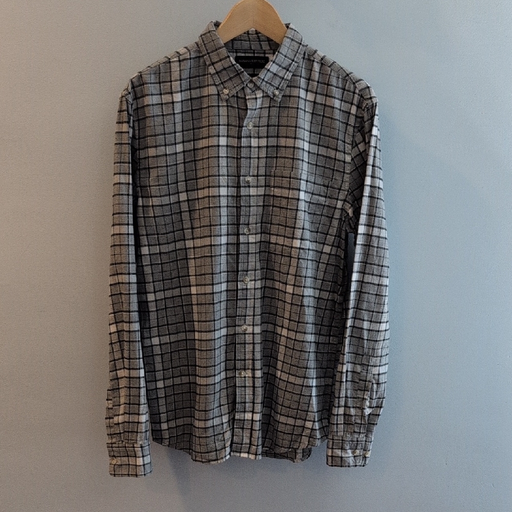 Banana Republic Men's Medium Untucked Slim Fit Long Sleeve Button Down Shirt